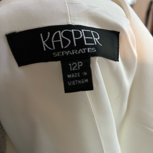Kasper Crepe 2 Button White Blazer with Back Pleats - Picture 5 of 5